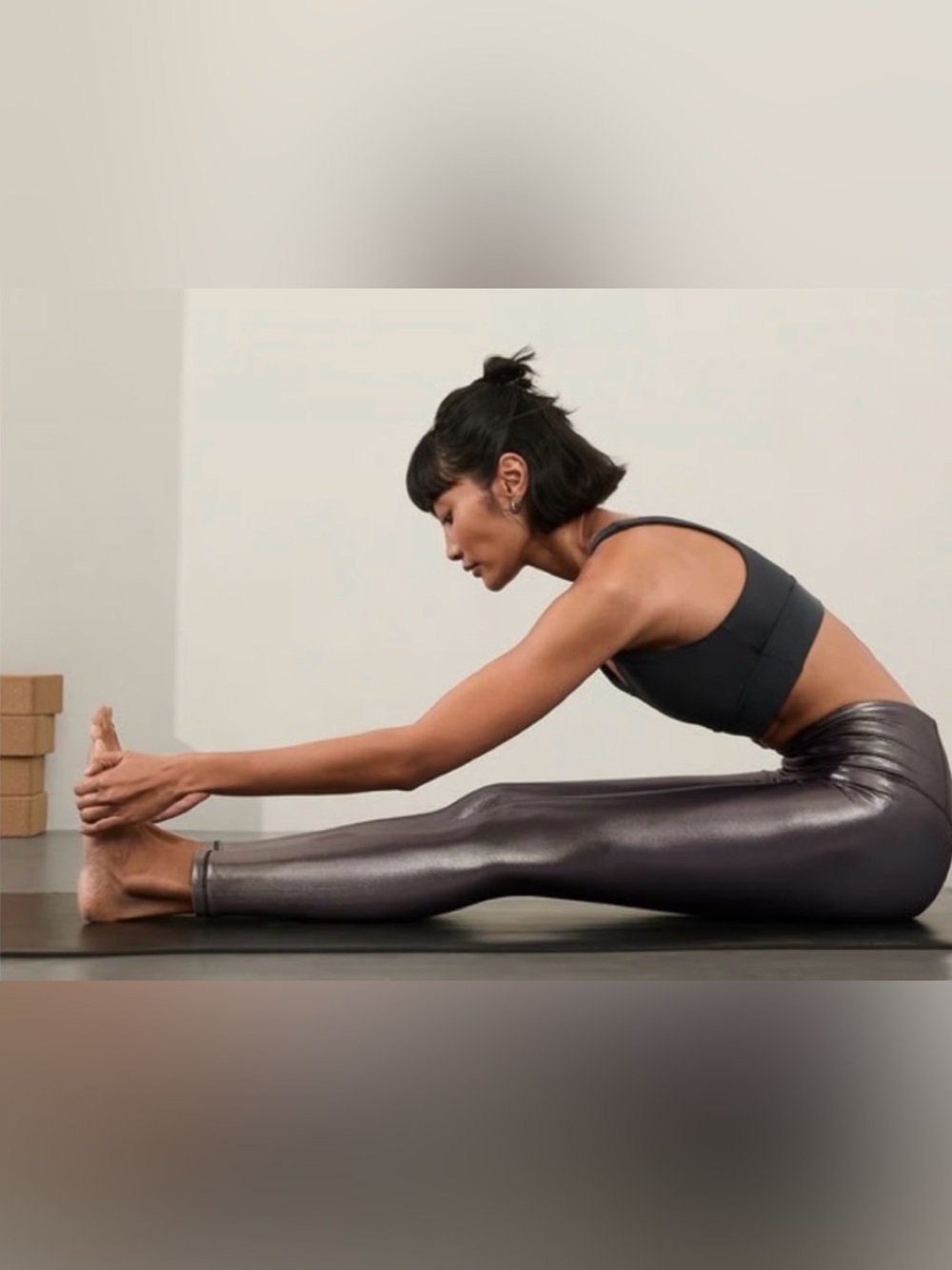 New with tag - Athleta elation shine tight legging.